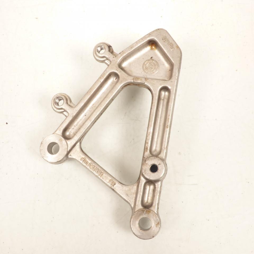Platine de repose pied pilote droit origine pour moto Aprilia 1000 RSV Après 2002 dis.E11881 Occasion