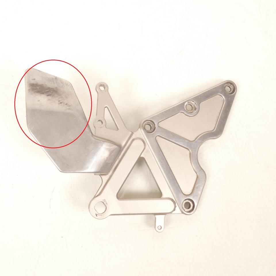 Platine de repose pied pilote droit pour Suzuki Bandit