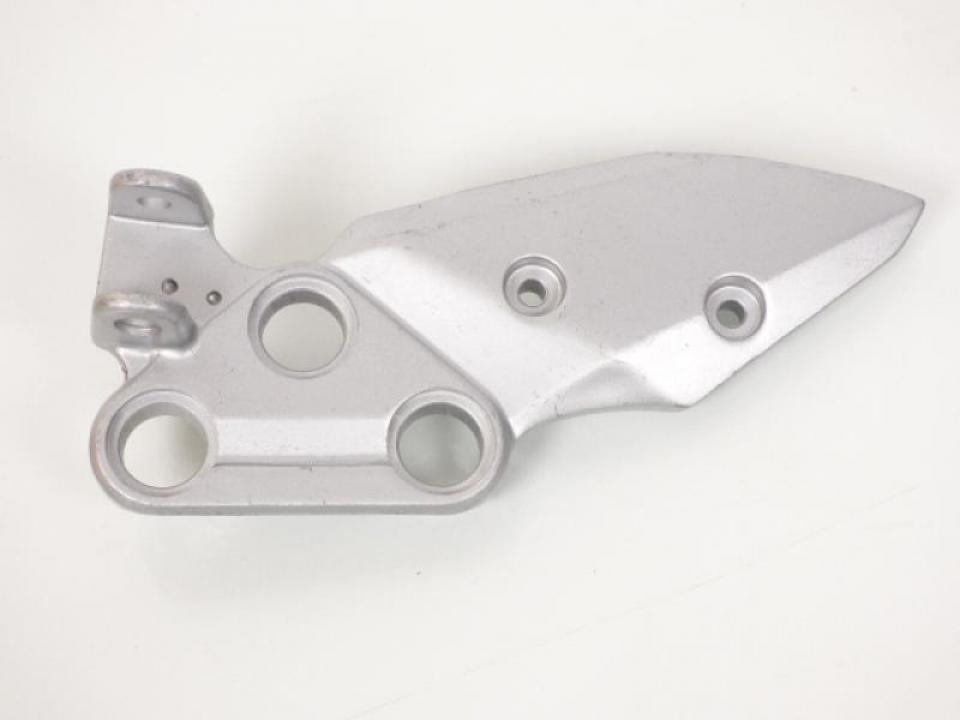 photo piece : Platine de repose pied pilote droit->Suzuki GSX