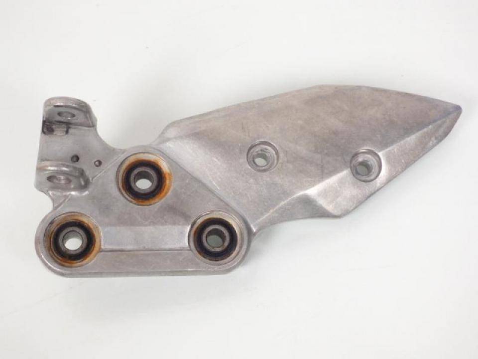 photo piece : Platine de repose pied pilote droit->Suzuki GSX