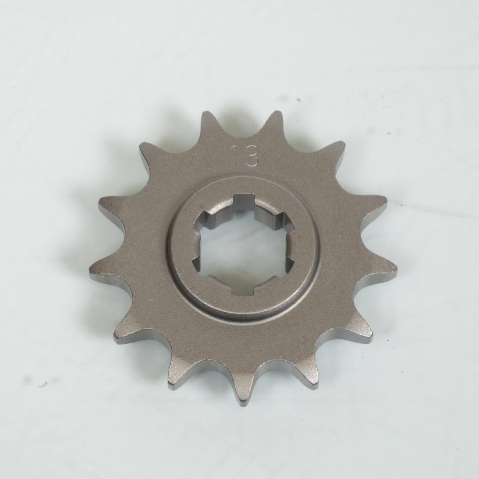 Pignon de sortie de boite pour Hyosung V2 Chopper