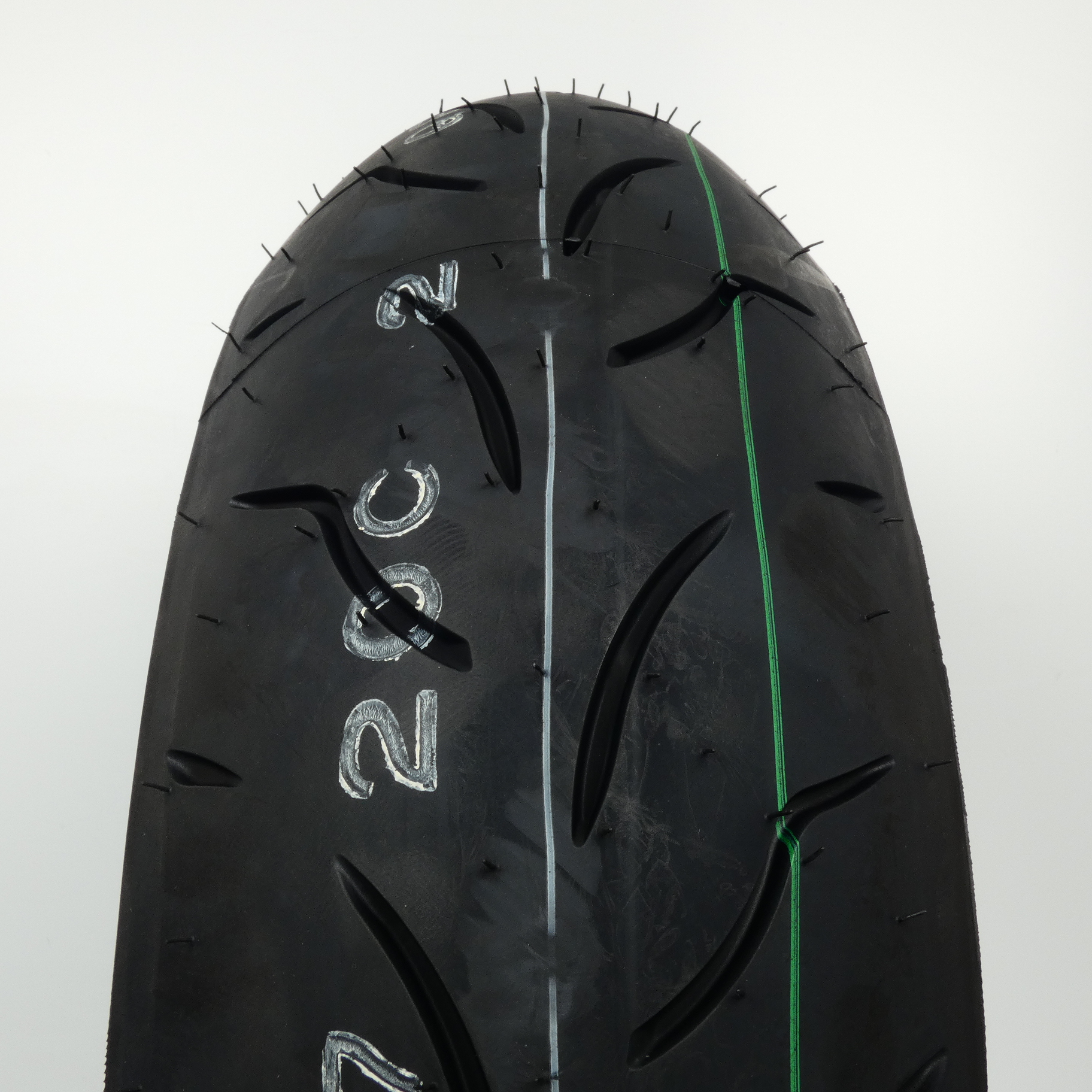 Pneu 180-55-17 Bridgestone pour Moto Yamaha 900 Tracer Après 2018 Neuf