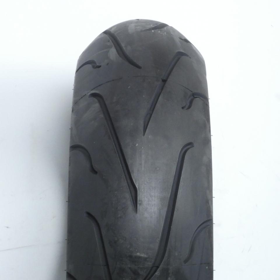 Pneu 180-55-17 Metzeler pour Moto Benelli 600 BN 2014 à 2017 AR Neuf