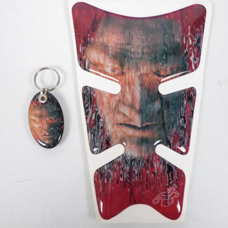 Protection de réservoir pour moto Fantomas fond rouge adhésive avec porte clé neuve