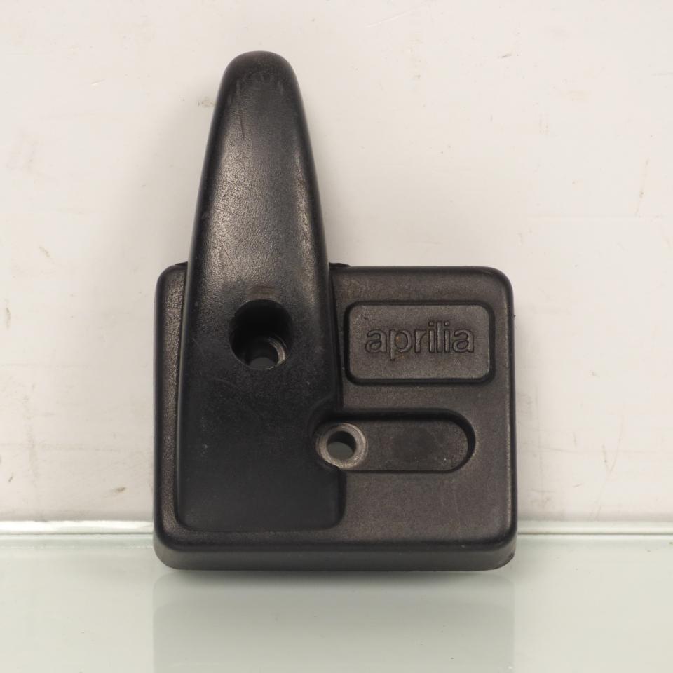 Attache paquet de tablier arrière origine pour Scooter Aprilia 50 SR DIS.104815 Occasion