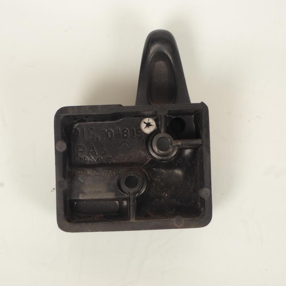 Attache paquet de tablier arrière origine pour Scooter Aprilia 50 SR DIS.104815 Occasion
