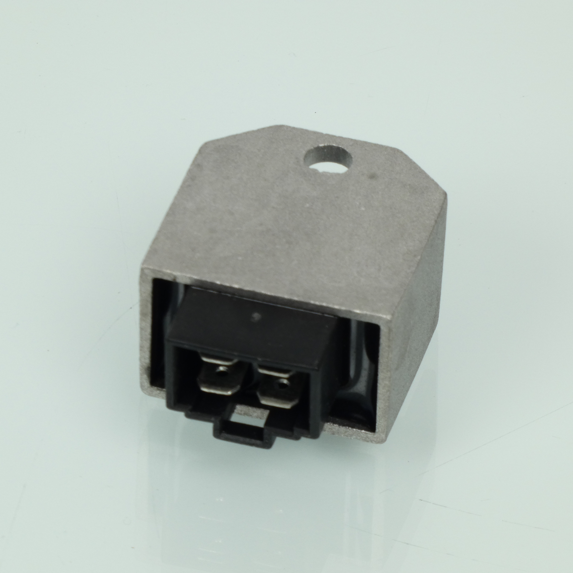 Régulateur redresseur de tension P2R pour Scooter Sym 50 Fiddle 2 Avant 2020 Neuf