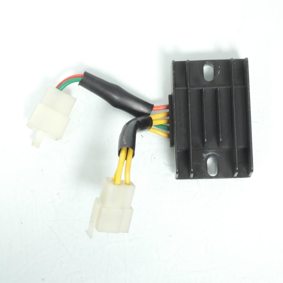 Régulateur redresseur de tension origine pour Scooter Peugeot 50 Kisbee 2T 2018 à 2020 1179073400 / 2003177100 / SMST110AF-17N / VGAK1AEJA Occasion