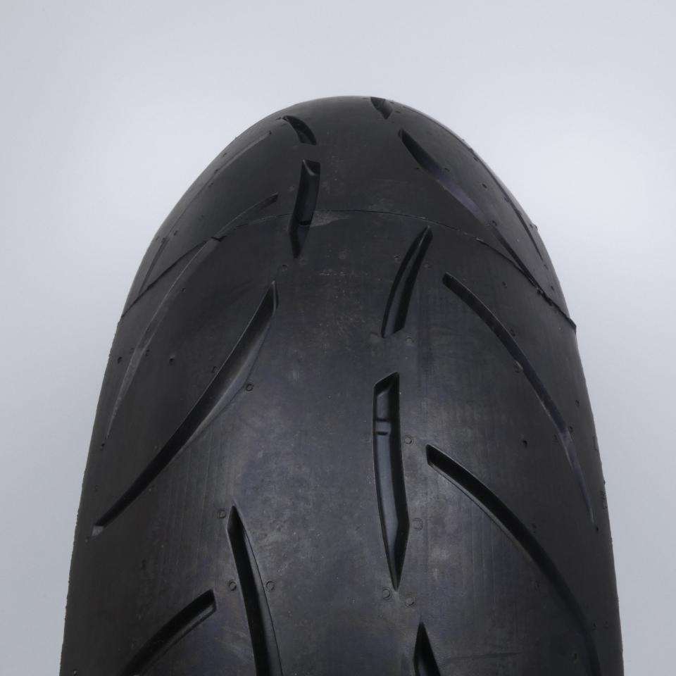 Pneu 190-55-17 Metzeler pour Moto Triumph 1200 SPEED TRIPLE RS / RR 2021 à 2023 AR Neuf