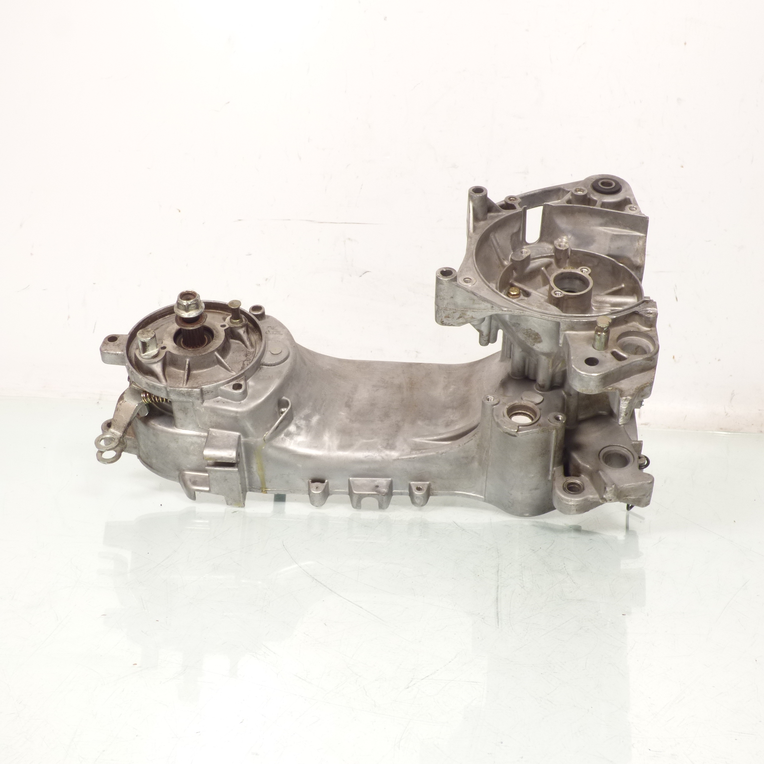 Carter moteur origine pour scooter Peugeot 50 STREETZONE 2T 2014-2017 B1E40QMB-C