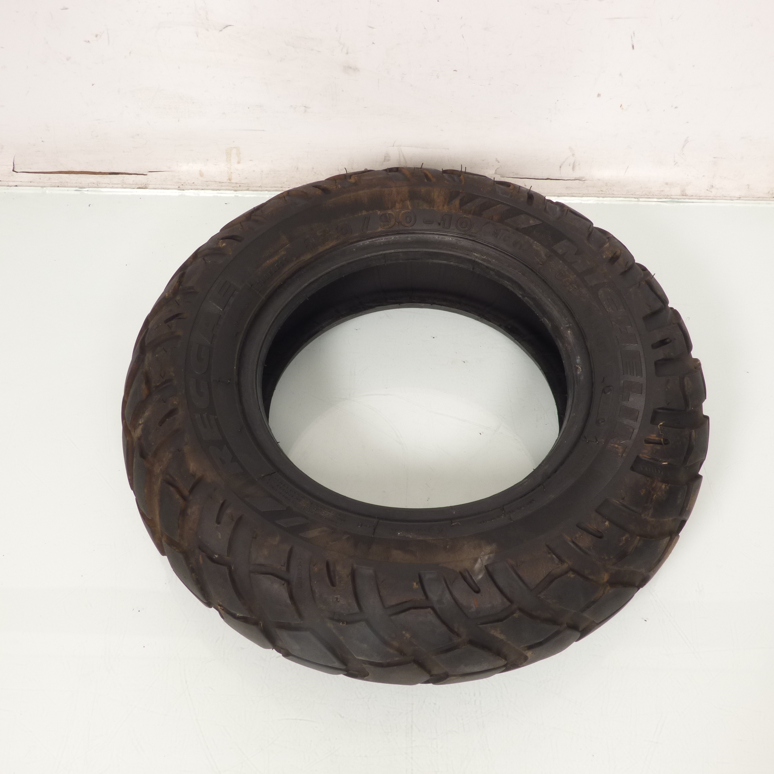 Pneu Michelin REGGAE 130-90-10 61J pour scooter 50 Occasion