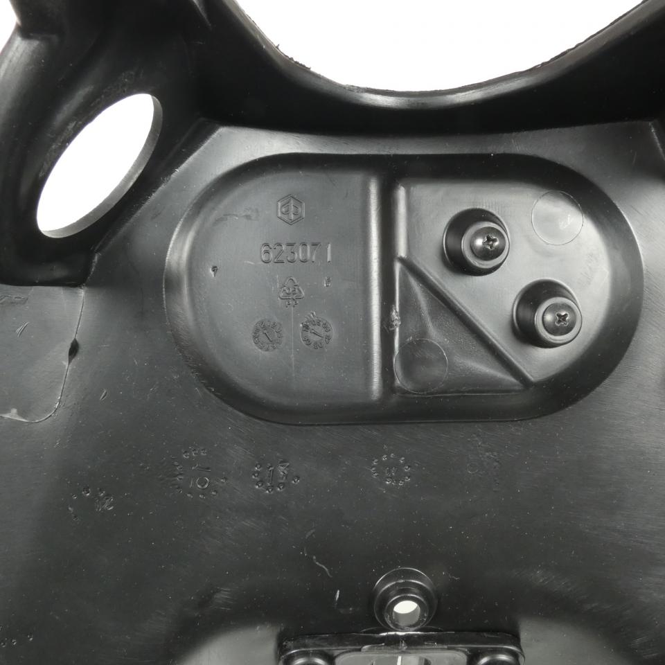 Tablier arrière pour scooter Piaggio 125 MP3 2006-09 653705000C 623071 Noir Neuf