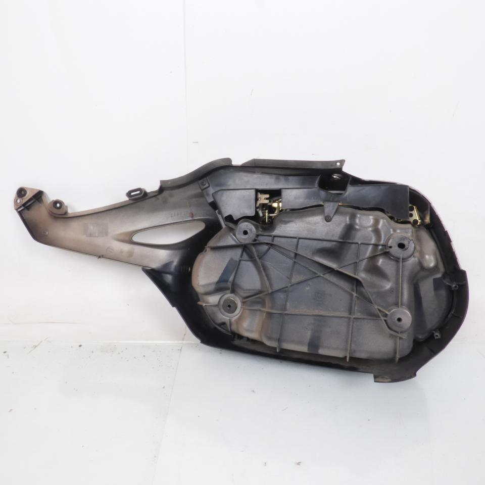 Coque arrière droite origine pour moto Honda 650 Deauville 1999 77220-MBLF-7300 Occasion