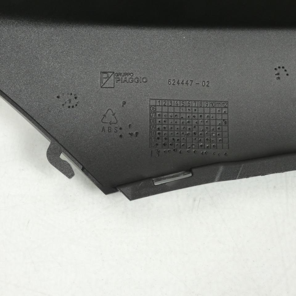 Coque arrière droite noir 98/A pour scooter Piaggio 125 MP3 4T 62444760XN2 Neuf
