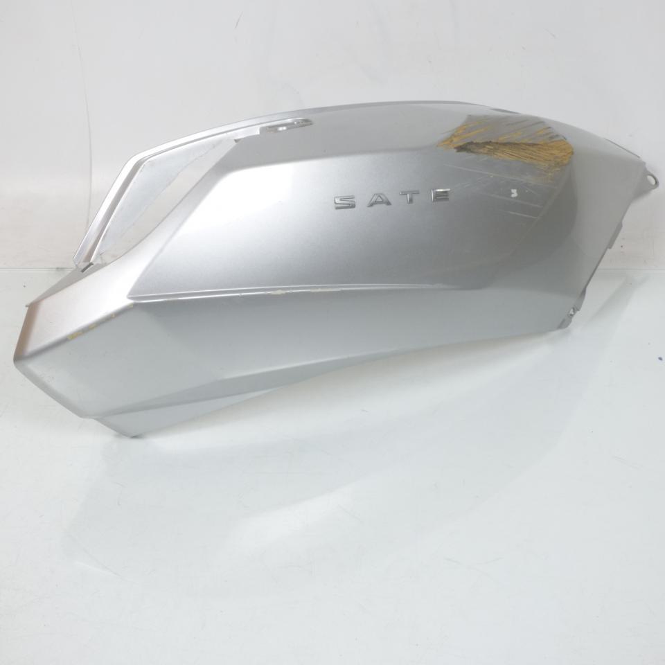 Coque arrière droite origine pour scooter Peugeot 125 Satelis 1176698900 Occasion