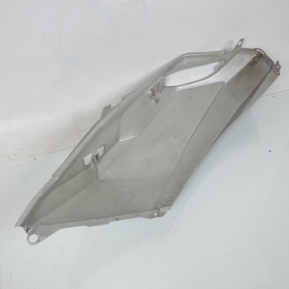 Coque arrière droite origine pour scooter Peugeot 125 Satelis 1176698900 Occasion