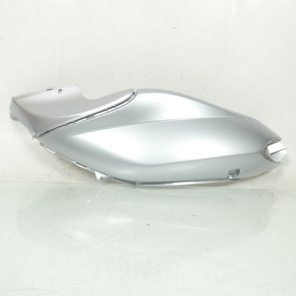 Coque arrière droite origine pour scooter Derbi 150 Boulevard 2010 62198700F2