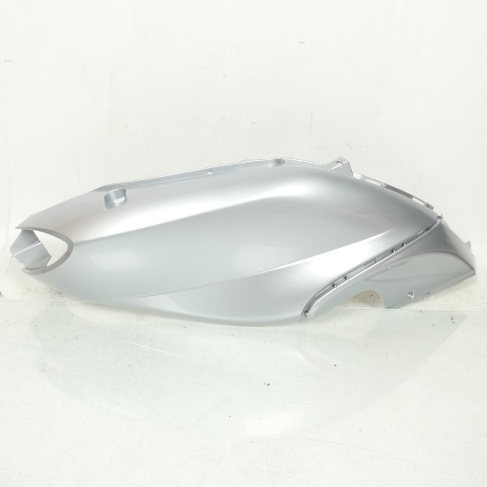 Coque arrière droite origine pour scooter Derbi 150 Boulevard 2010 62198700F2