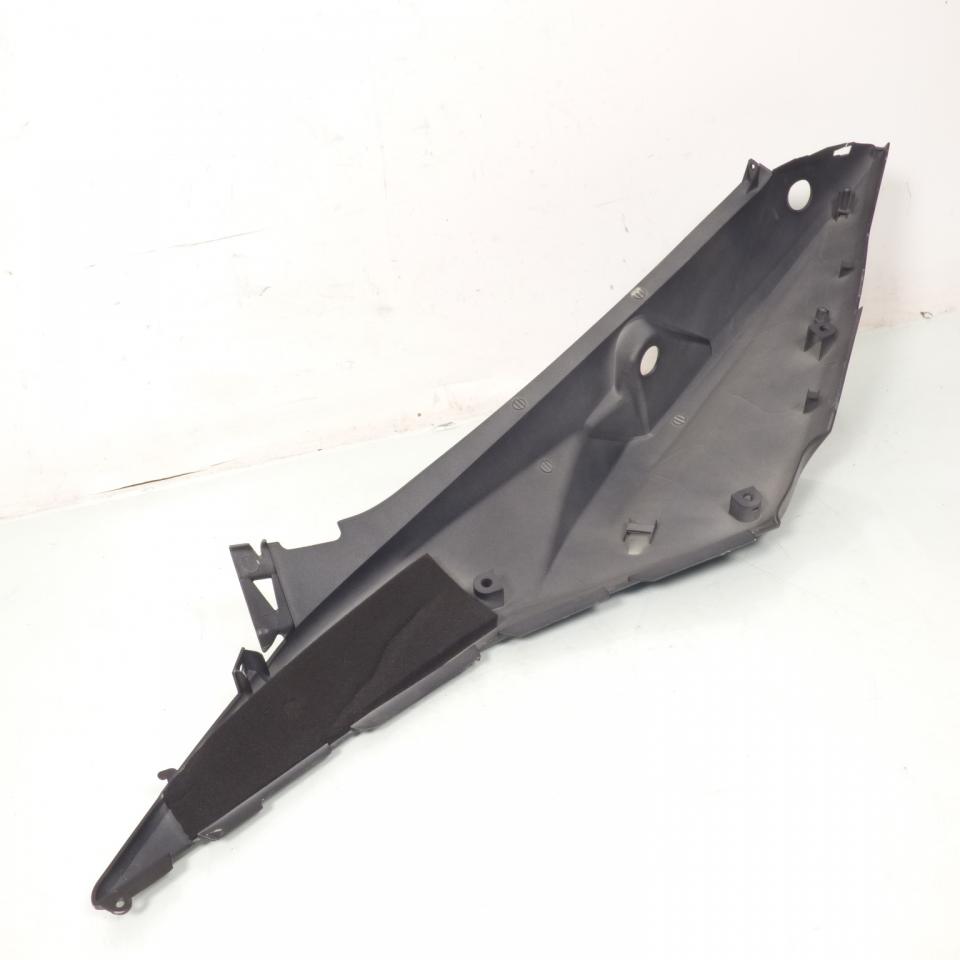 Coque arrière droite origine pour scooter Kymco 550 Ak 2017 à 2020 83500-LGC6