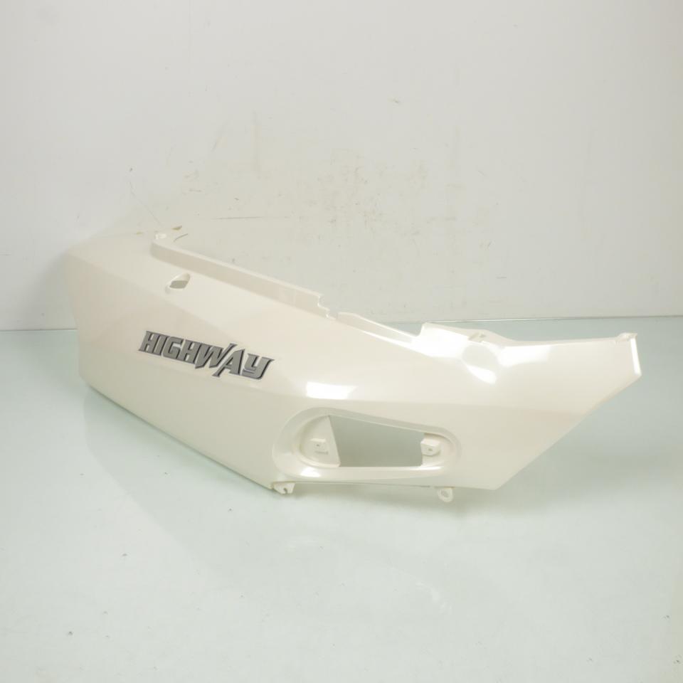 Coque arrière droite pour scooter Benzhou 125 YY125T-12 TM00-070100007 blanc