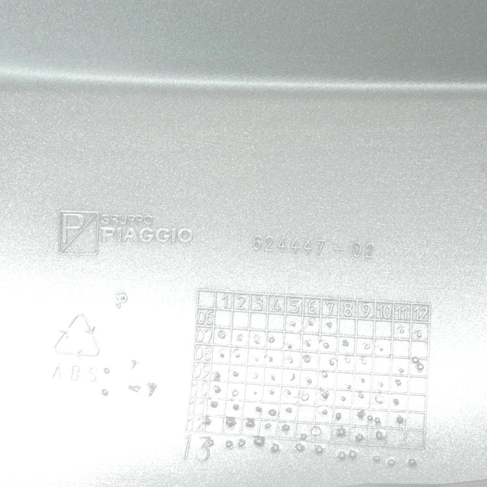 Coque arrière droite origine pour Scooter Piaggio 125 MP3 4T 4V LC 2008 à 2009 62444700EU Neuf en destockage