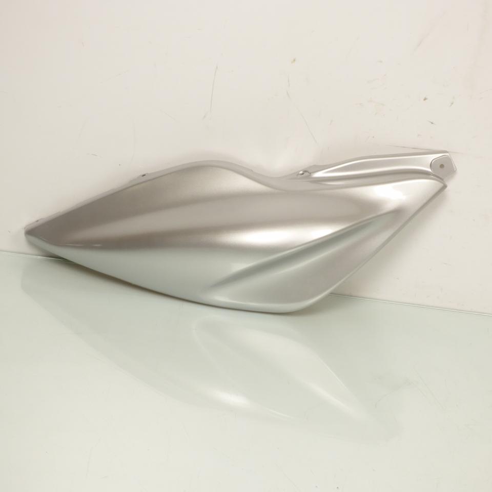 Coque arrière droite One pour Scooter MBK 50 Nitro gris argenté Occasion