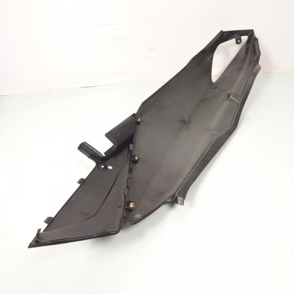 Coque arrière gauche origine pour Daelim 125 S1 FI 2007 à 2014 83600-SA7-0000