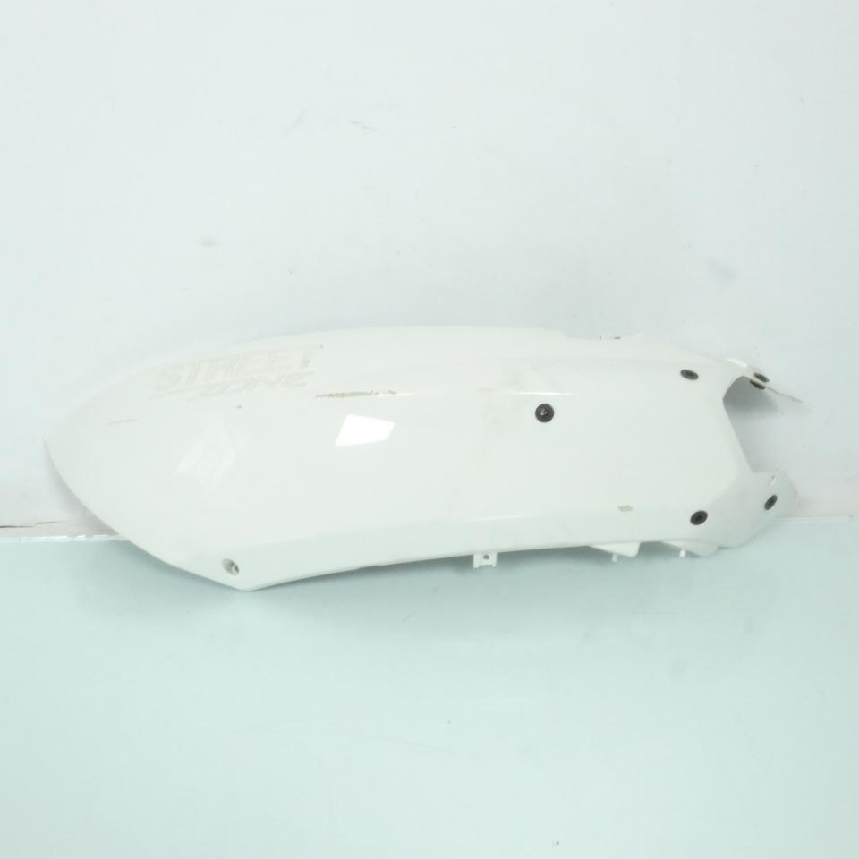 Coque arrière gauche origine pour scooter Peugeot 50 STREETZONE 14-17 2000634200