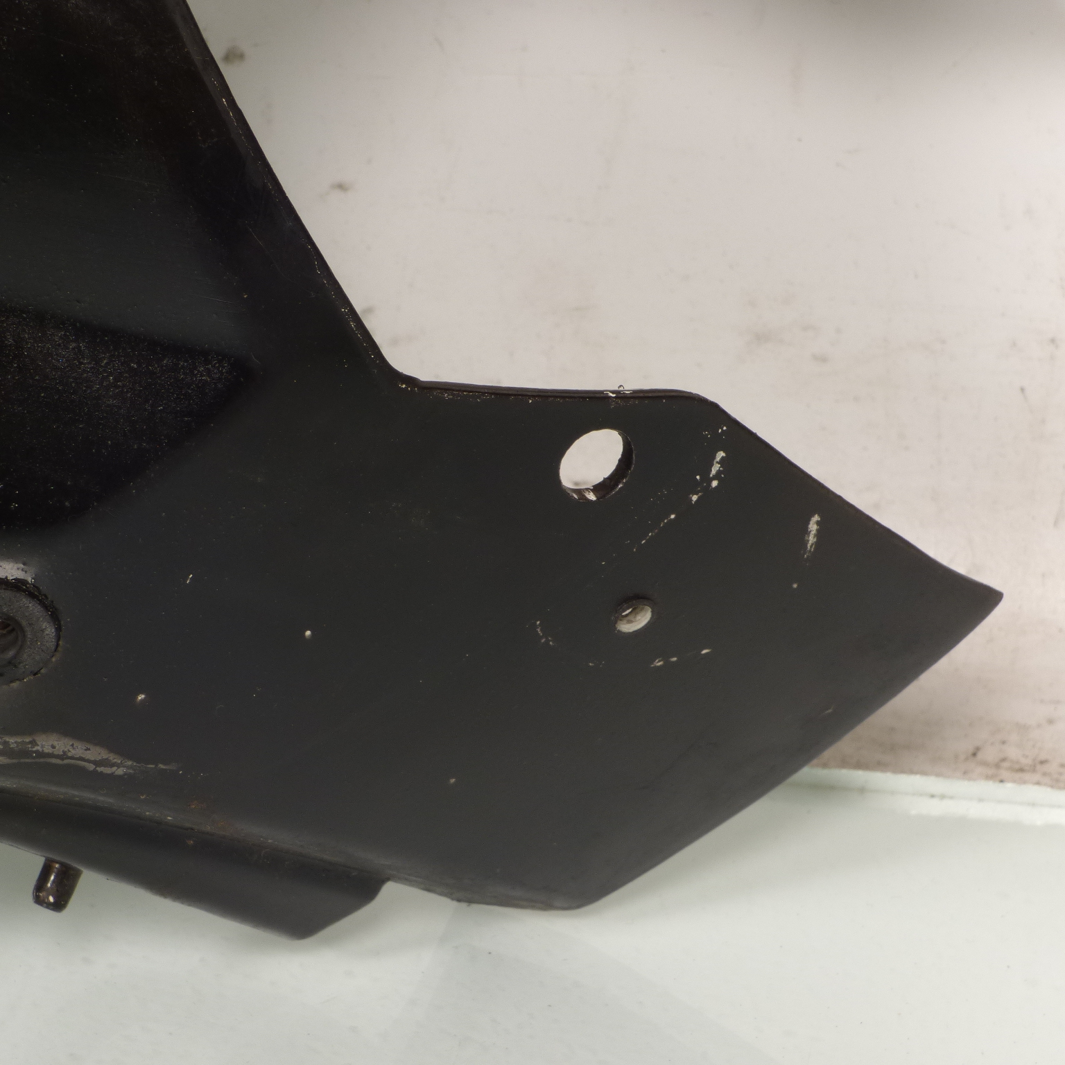 Coque arrière gauche origine pour scooter Peugeot 50 STREETZONE 10-18 2000634200