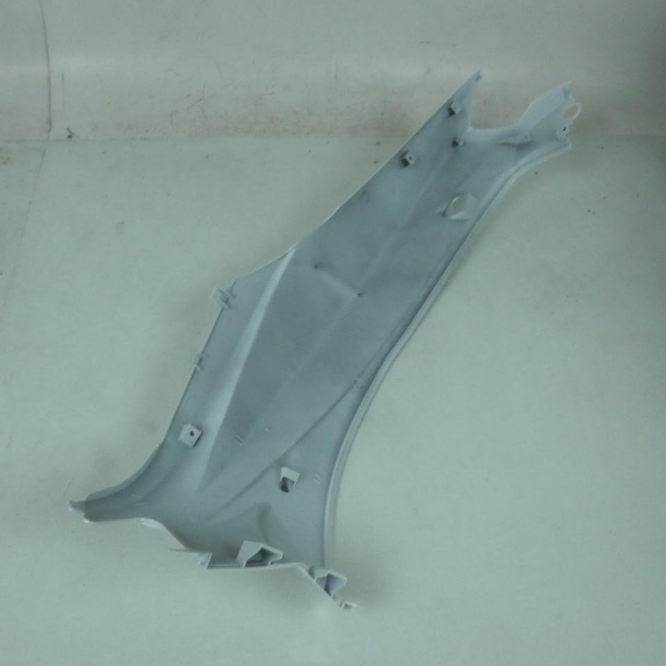 Coque arrière gauche pour scooter Peugeot 50 Tweet 802005K7 83600-Z6A Blanc Neuf