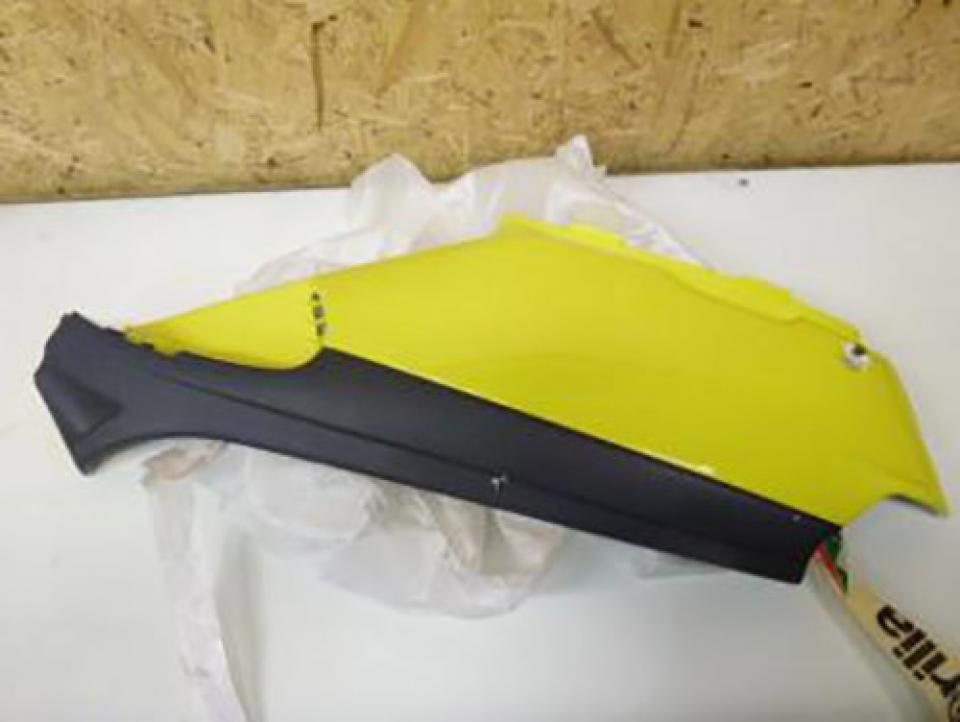 Coque arrière gauche origine pour Scooter Aprilia 50 Amico LX sport cat 1992 à 1993 AP8230744 Neuf