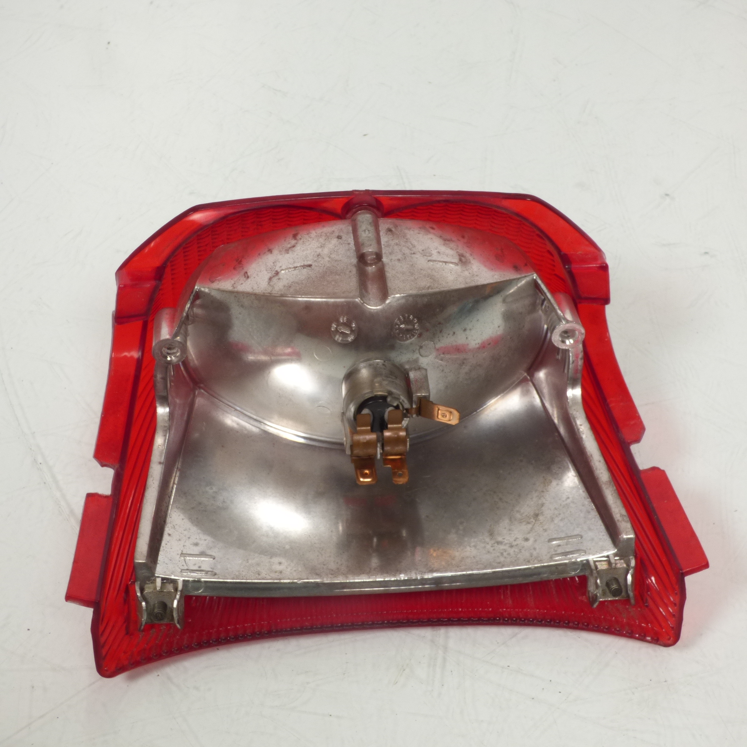 Feu arrière origine pour Scooter MBK 50 Ovetto 1997 à 2006 5AD-H4700-00 Occasion