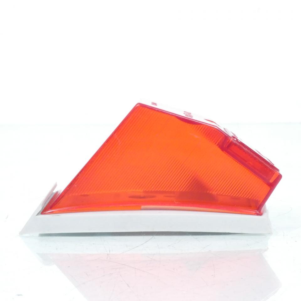 Feu arrière rouge pour mobylette Peugeot 50 103 F.B. 2238 / P-125 / 625 AR Neuf