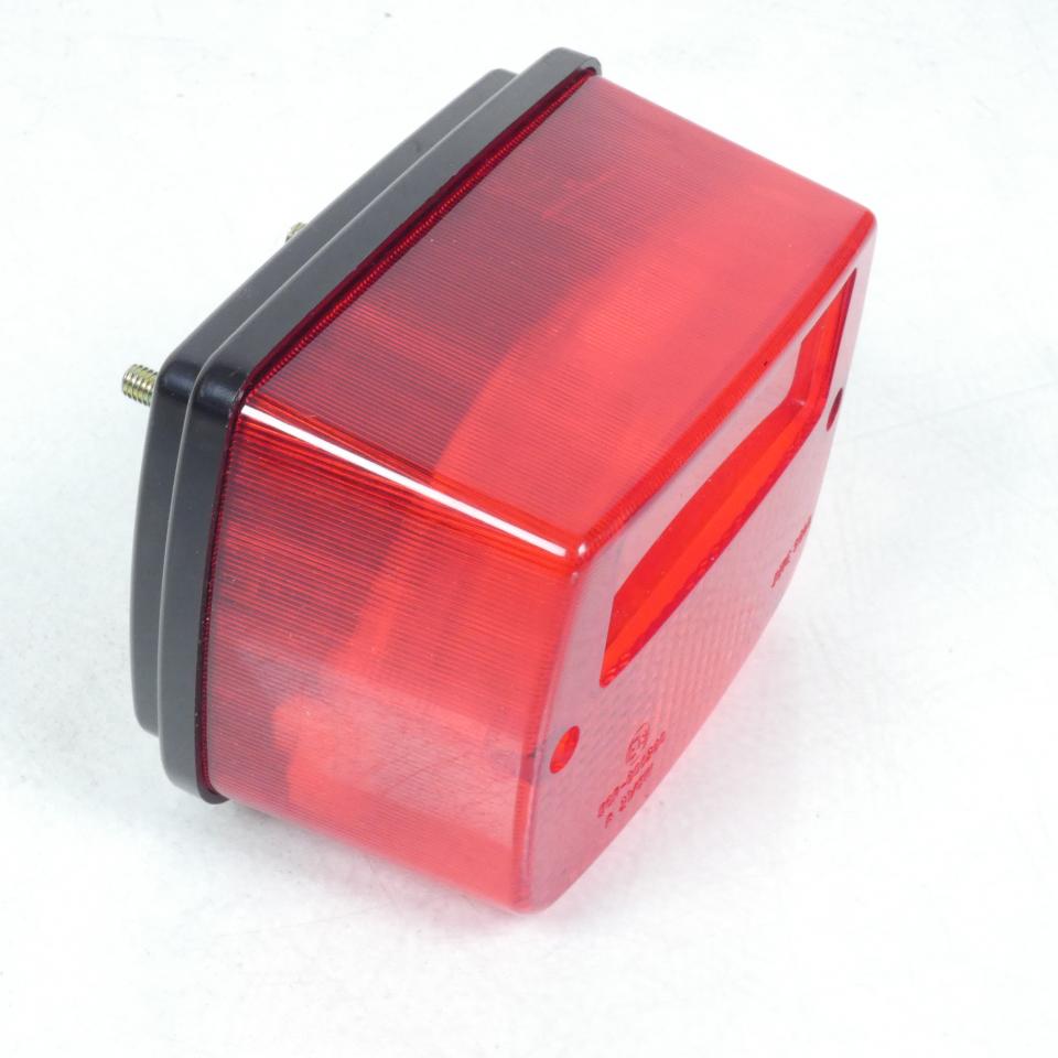 Feu arrière 12V Générique universel pour moto JUTE 9605 Neuf