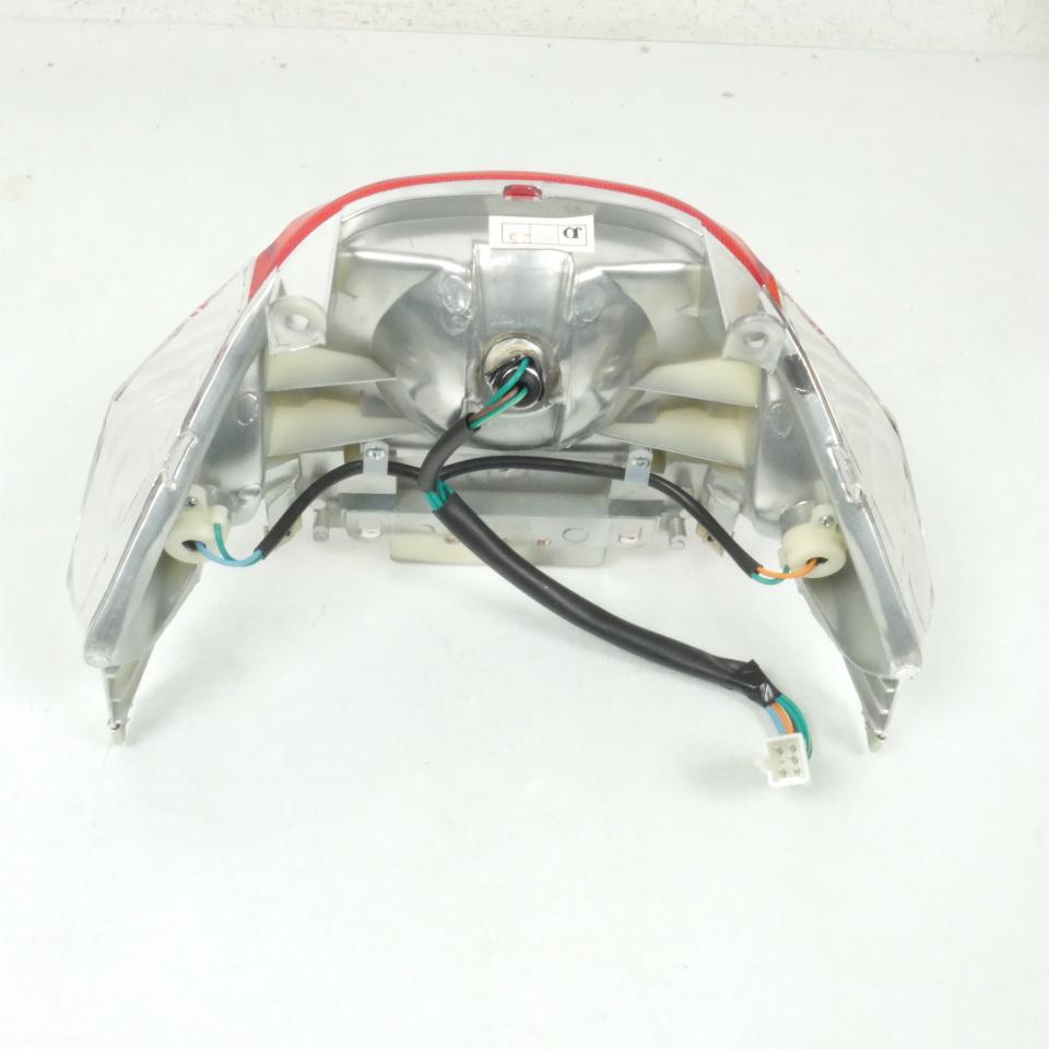 Feu arrière Générique pour scooter TNT 50 ROMA 4T 1 connecteur Chen Liang Neuf