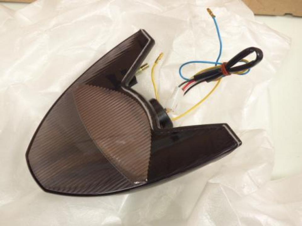 Feu arrière Générique pour Deux Roues motocycle 50R-001501 / ST-8157C Neuf