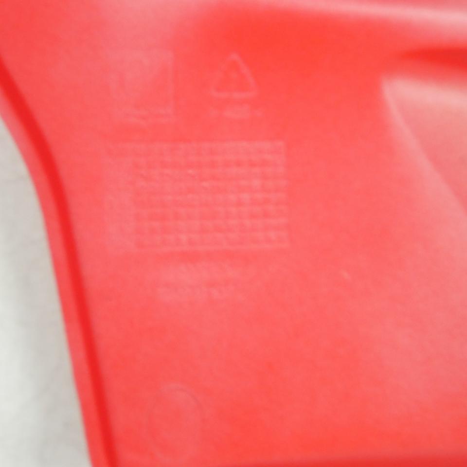Sabot bas caisse G Rouge 894 pour scooter Aprilia 160 SXR 4T SP1B007705R7 Neuf
