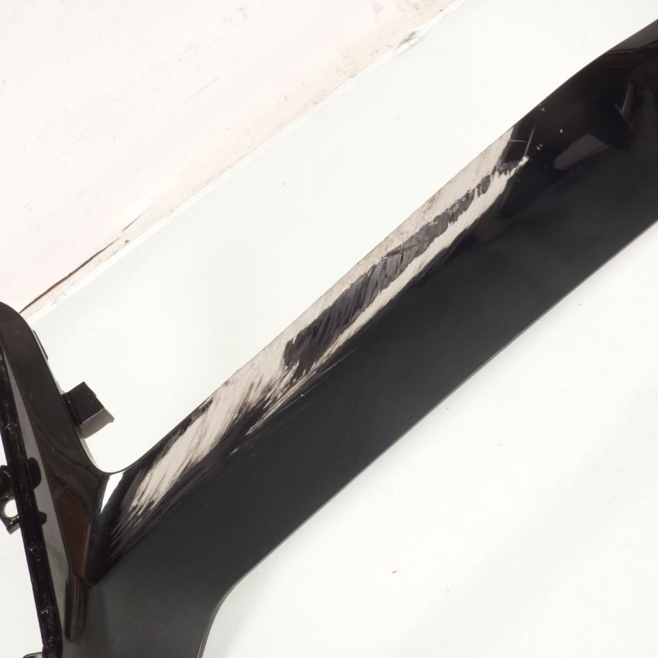 Sabot bas de caisse gauche origine pour Kymco 125 Downtown 2021 83610-ACD5