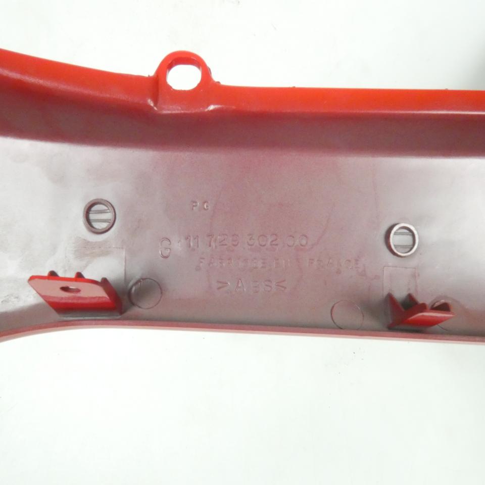 Sabot bas de caisse gauche pour scooter Peugeot 125 SV 729302RT Rouge Neuf