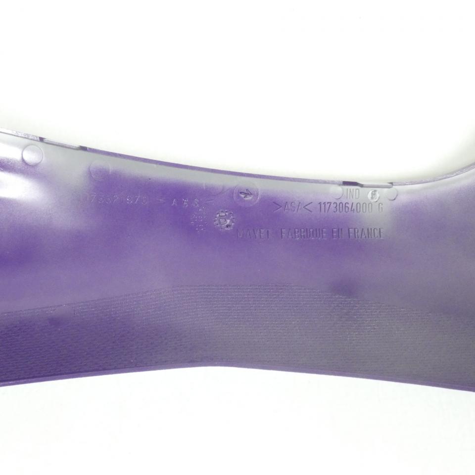 Sabot bas de caisse gauche pour scooter Peugeot 50 Buxy 730640VK Violet Neuf