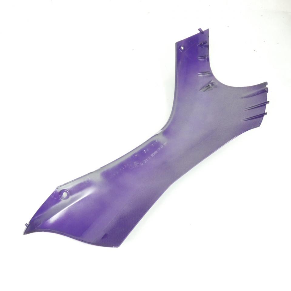 Sabot bas de caisse gauche pour scooter Peugeot 50 Buxy 730640VK Violet Neuf