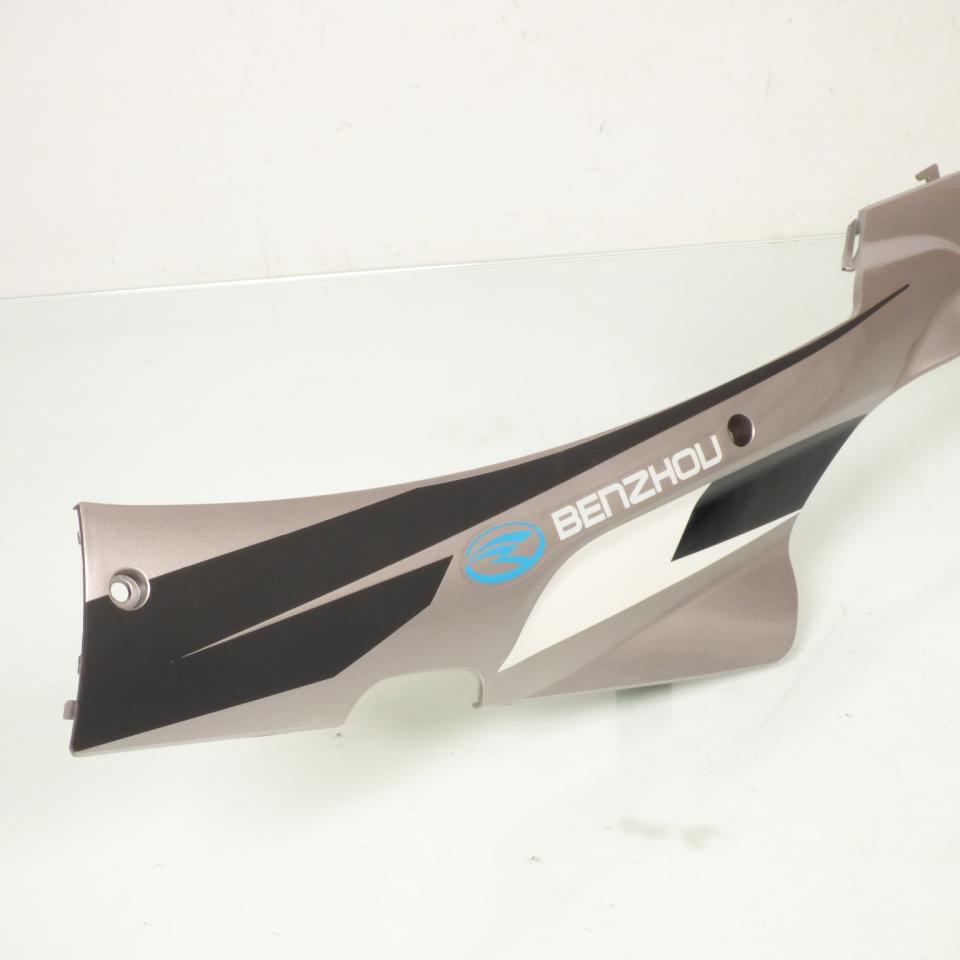 Sabot bas de caisse gauche origine pour Scooter Benzhou 50 QT TB00-070301004 gris BZ-GY50-17 Neuf
