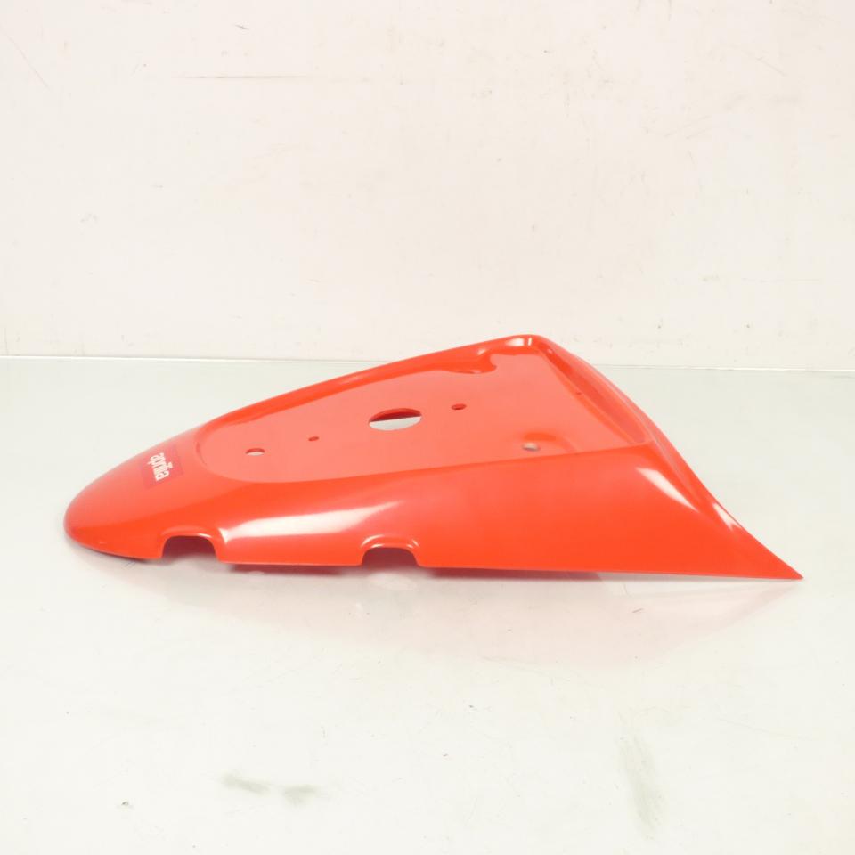 Carénage capot de selle passager pour scooter Aprilia 50 SR 1997-2000 AP8239411 101354