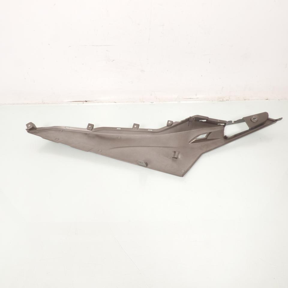Sabot bas de caisse droit origine pour scooter Kymco 125 X-TOWN CT 64305-AGE7