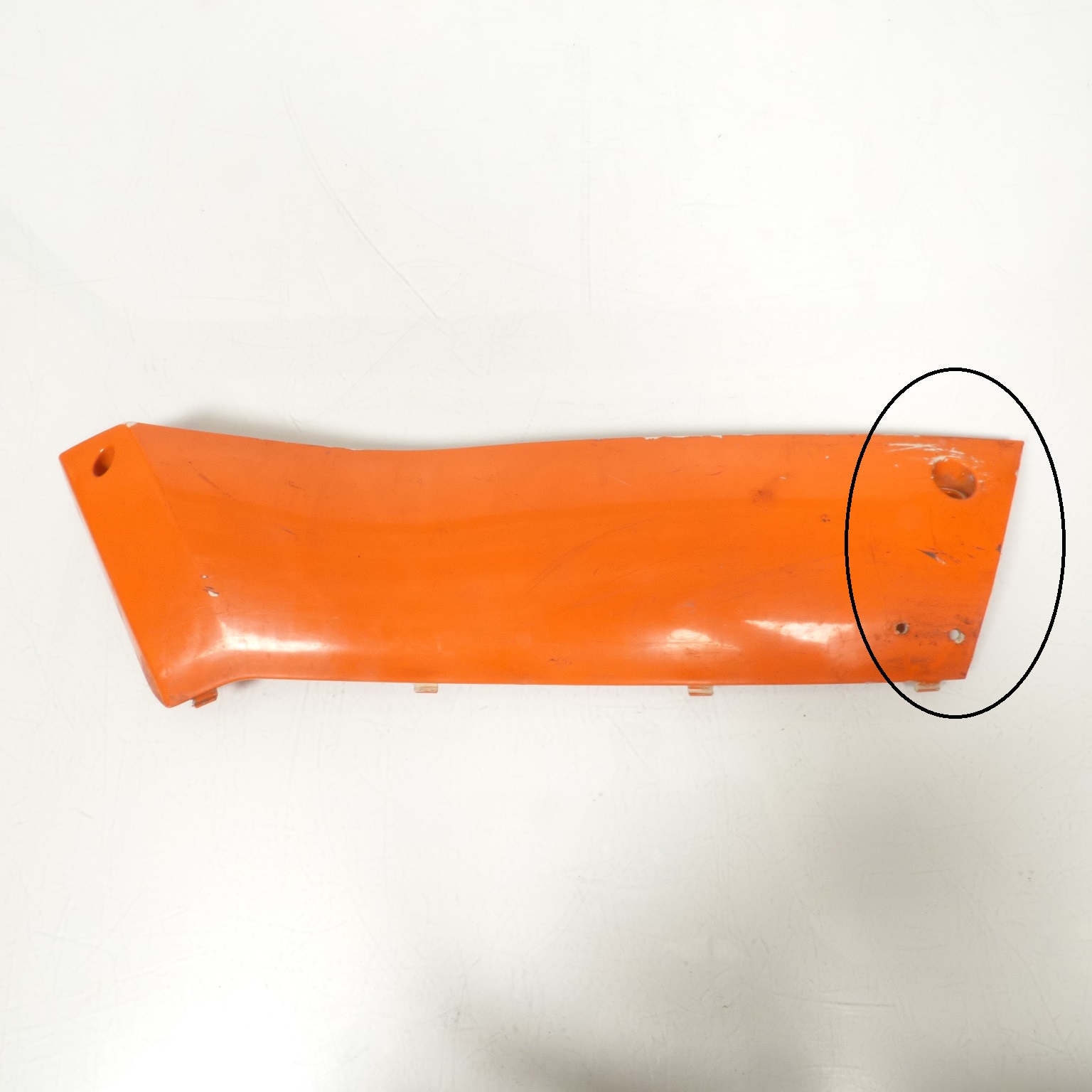 photo piece : Sabot bas de caisse droit->Peugeot STREETZONE 2T