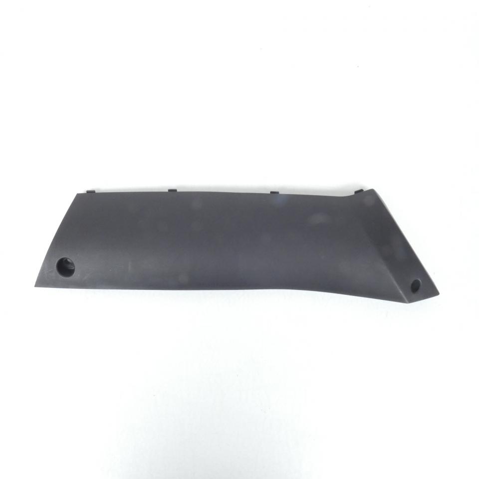 Sabot bas caisse droit pour scooter Peugeot 50 Kisbee 2T 2013-2020 786417H6 Noir