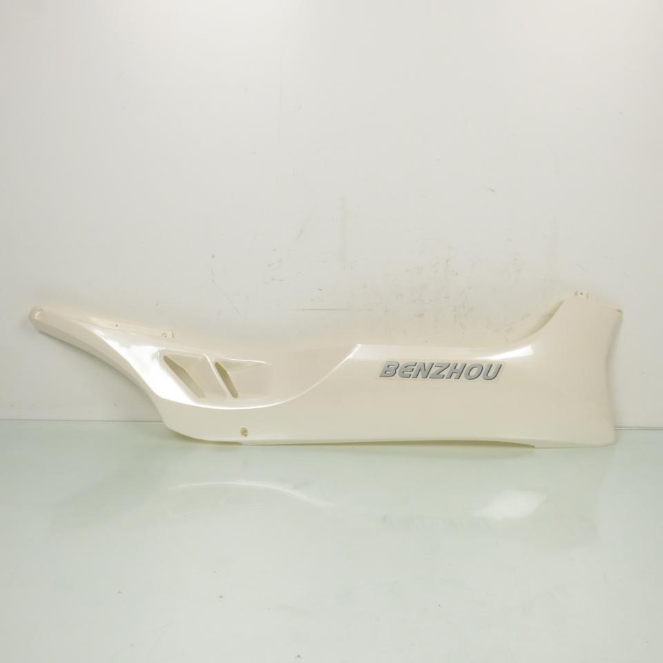 Sabot bas de caisse droit pour scooter Benzhou 125 Highway TM00-070100005 blanc