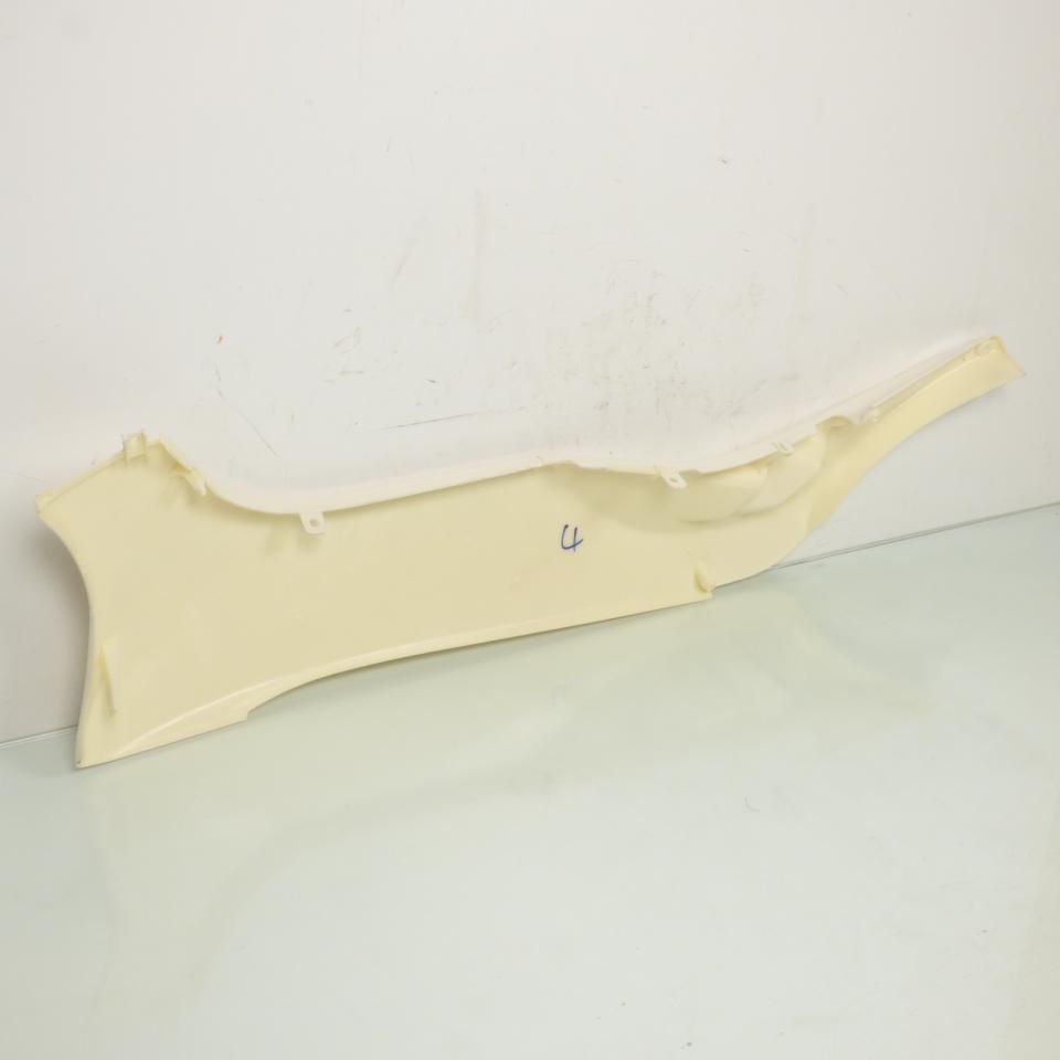 Sabot bas de caisse droit pour scooter Benzhou 125 Highway TM00-070100005 blanc