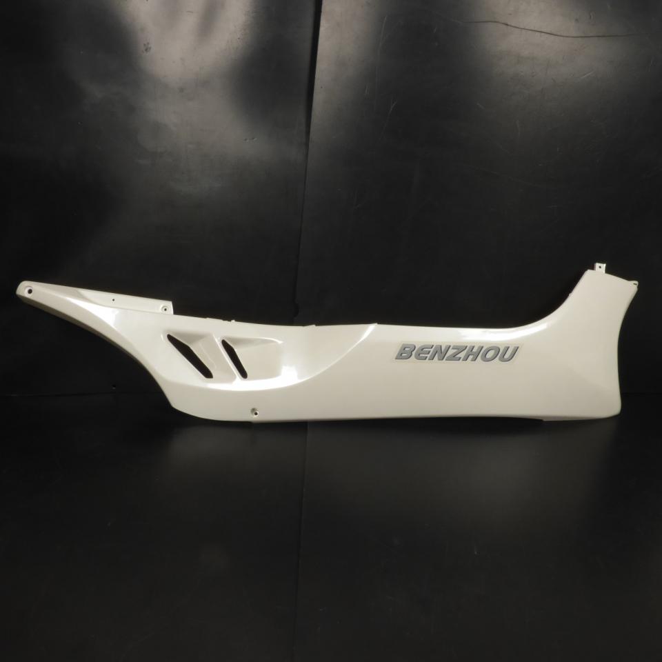 Sabot bas de caisse droit pour scooter Benzhou 125 Highway TM00-070100005 blanc