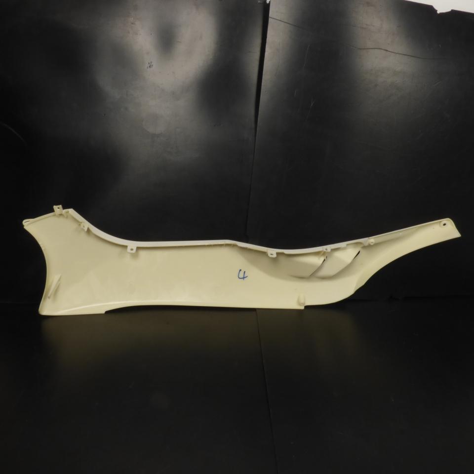 Sabot bas de caisse droit pour scooter Benzhou 125 Highway TM00-070100005 blanc
